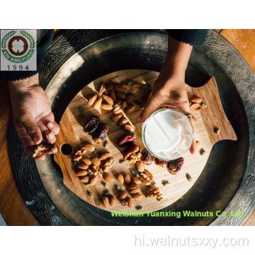 लेकिन अच्छा स्वाद चीनी अखरोट की गुठली हल्के टुकड़े